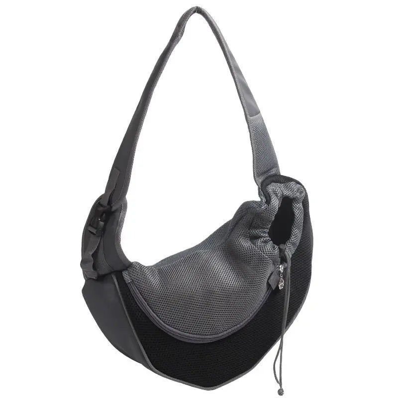 Vue de face d'un sac noir pour chien, bandoulière réglable