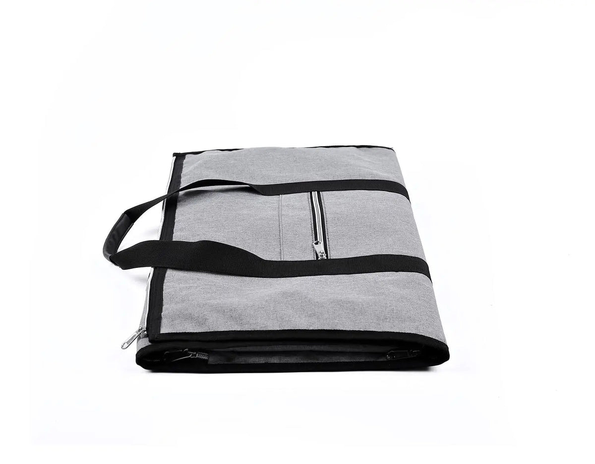 Intérieur du sac de voyage avec espace pour costume