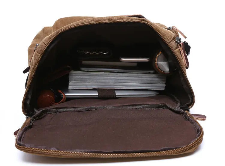 Sac à dos posé sur une surface, vue de face