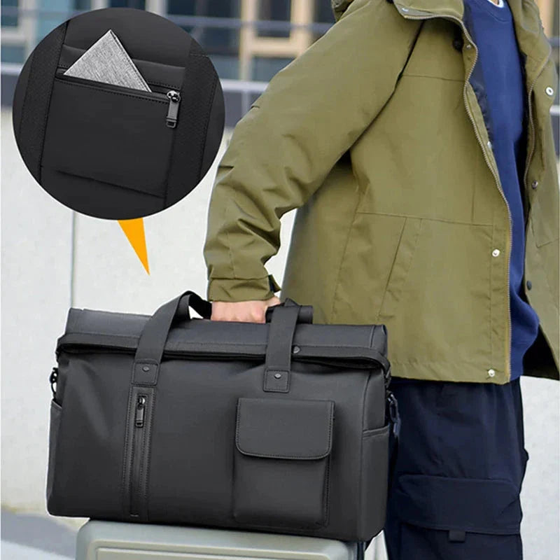 Vue latérale du sac imperméable, bandoulière amovible visible