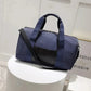 Sac polochon bleu marine avec coutures apparentes