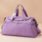 Sac violet avec design chic et pratique