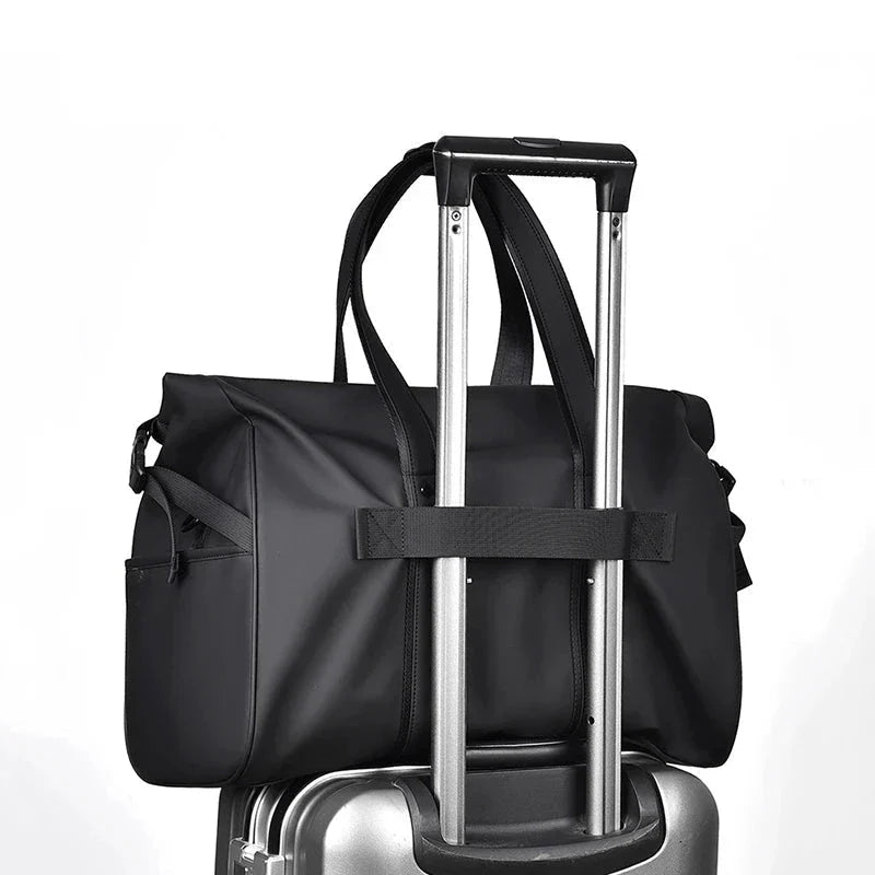 Vue latérale du sac roll top en tissu waterproof
