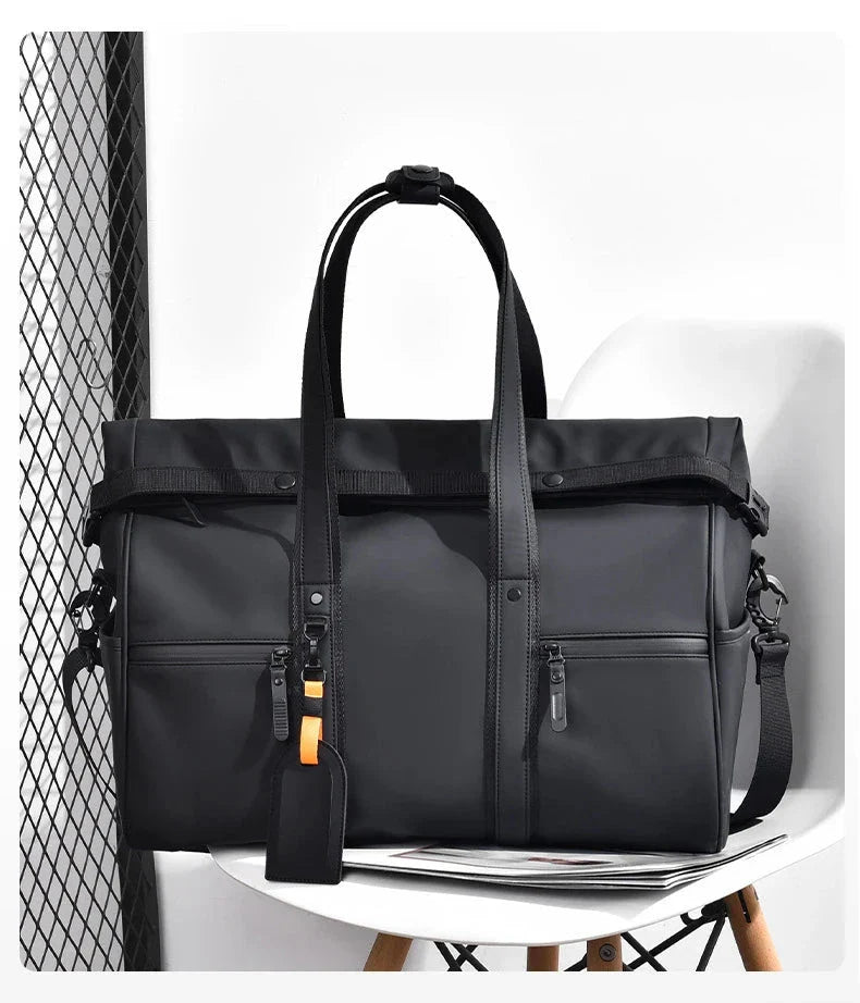 Sac noir imperméable avec bretelles ajustables