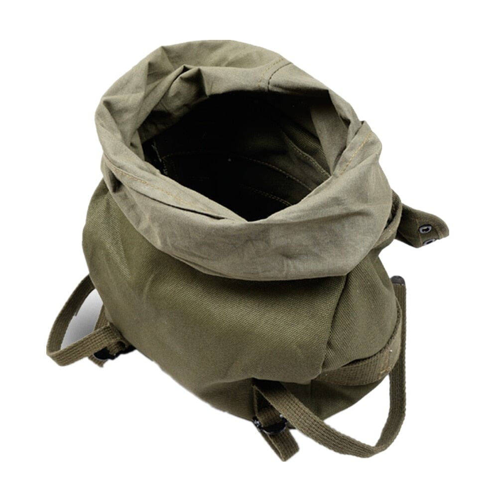 Détail des poches et fermetures du sac en toile kaki