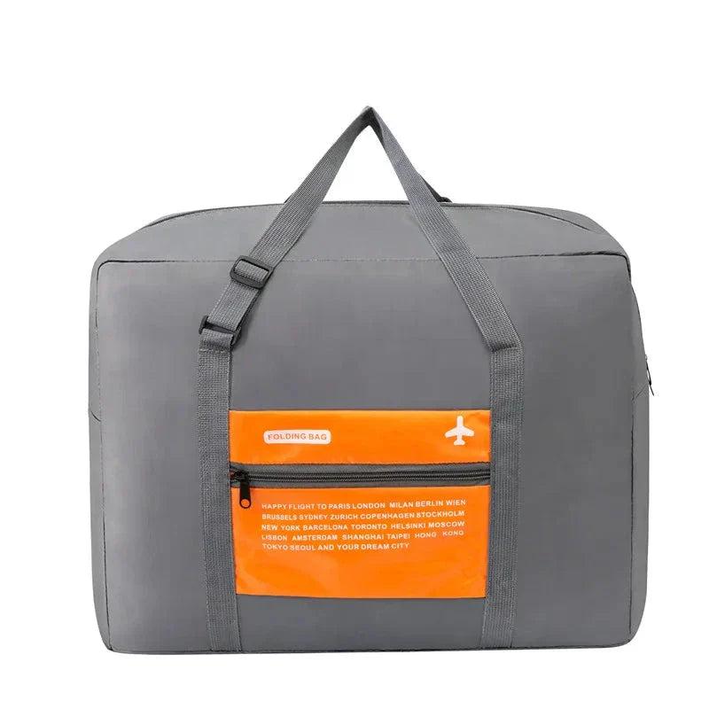 Vue de côté d'un sac de voyage pliable, compartiment principal ouvert