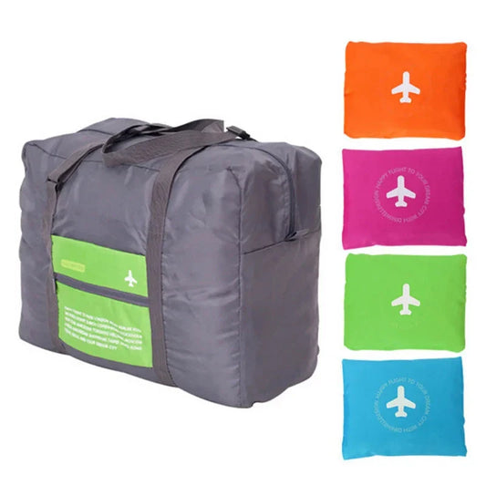 Sac de voyage vert pliable, format cabine, sur fond blanc