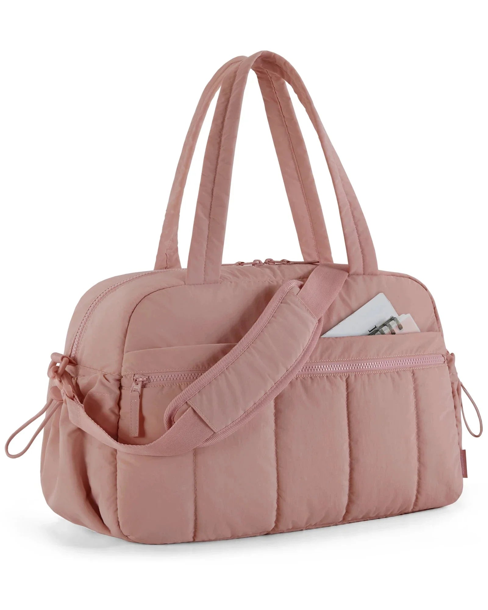 Sac rose foncé matelassé, idéal pour escapades stylées
