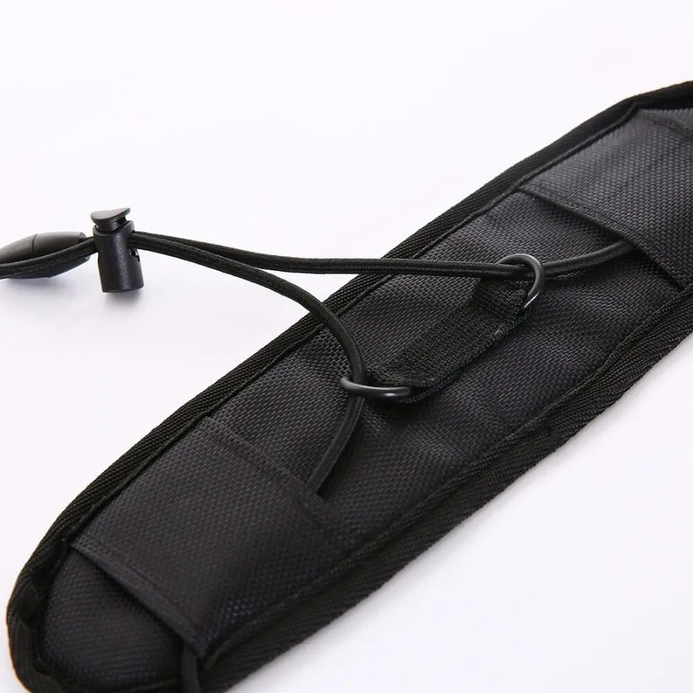 Sangle en nylon maintenant un sac sur une valise