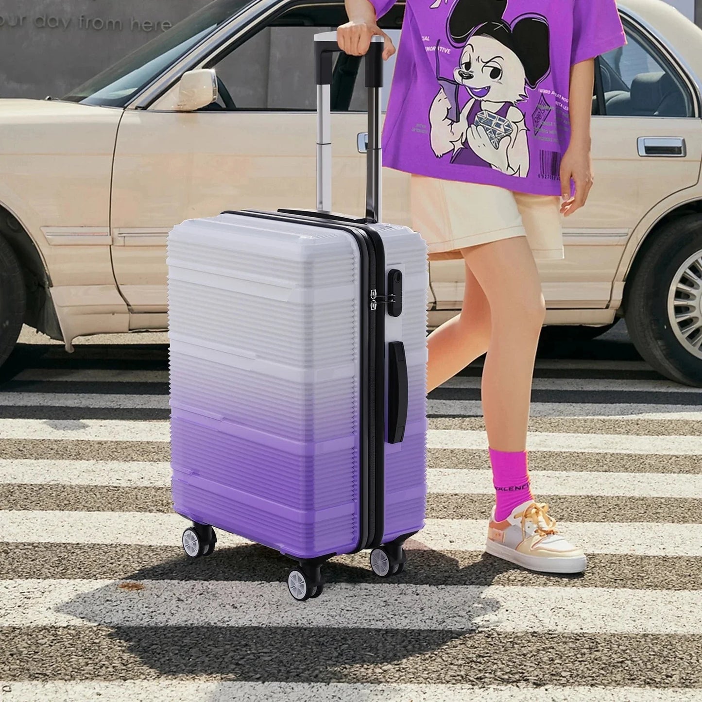 Set de trois valises rigides avec roues pivotantes