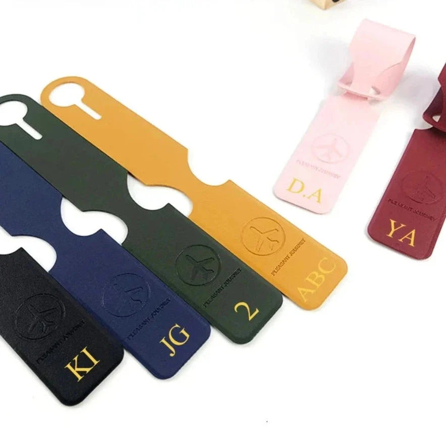 Tag bagage rose avec détails dorés pour identification facile