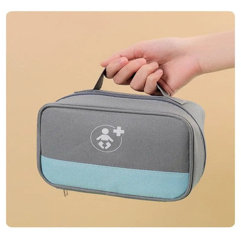 Vue intérieure de la trousse avec plusieurs poches organisées