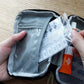 Intérieur organisé de la trousse médicale de voyage