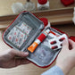 Vue latérale de la trousse avec compartiments visibles