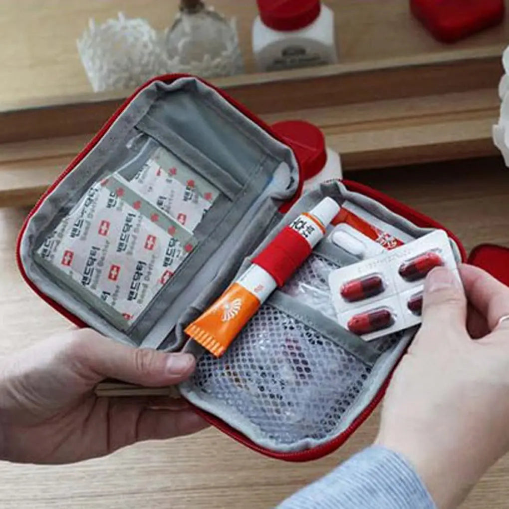 Vue latérale de la trousse avec compartiments visibles