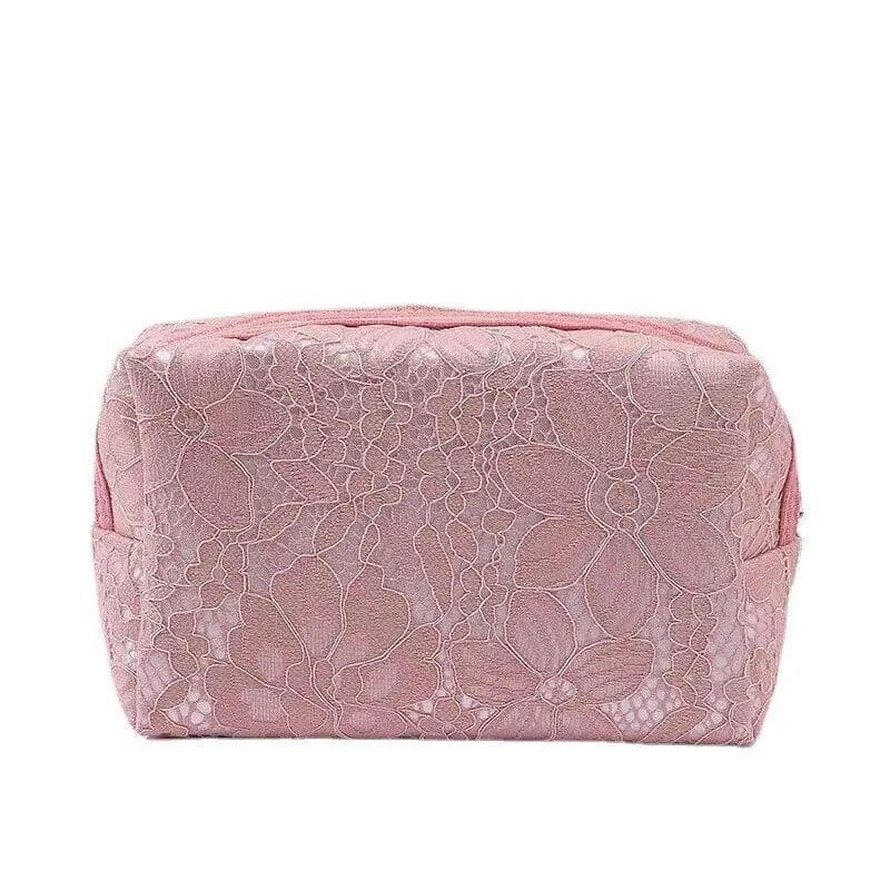 Intérieur spacieux de la trousse maquillage rose