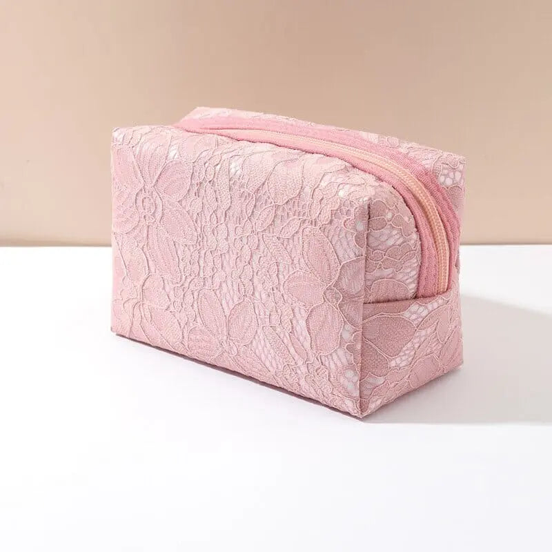 Trousse ouverte montrant la doublure intérieure