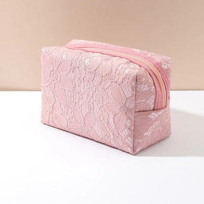 Trousse ouverte montrant la doublure intérieure
