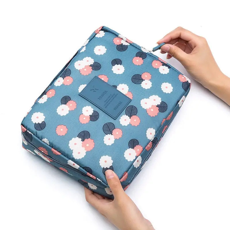 Gros plan sur le motif floral et la fermeture éclair