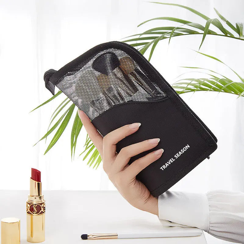 Vue de dessus de la trousse avec pinceaux rangés
