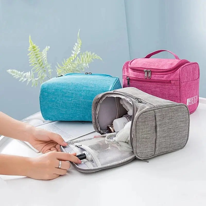 Vue intérieure de la trousse avec compartiments ouverts