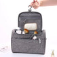 Trousse de toilette suspendue avec crochet visible
