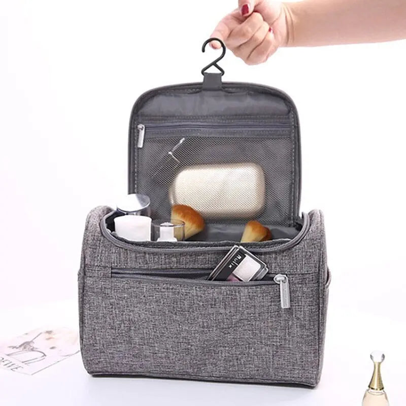 Trousse de toilette suspendue avec crochet visible