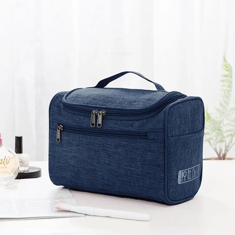 Trousse de toilette bleu marine, fermée et compacte
