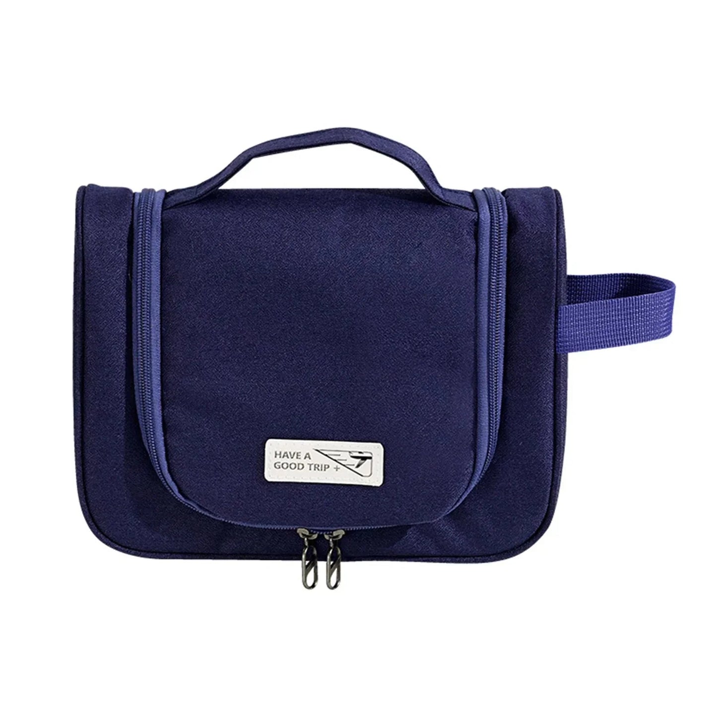 Trousse accrochée à une porte avec produits rangés