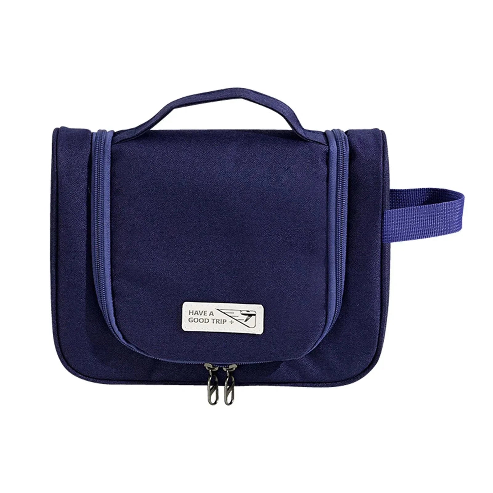 Trousse accrochée à une porte avec produits rangés