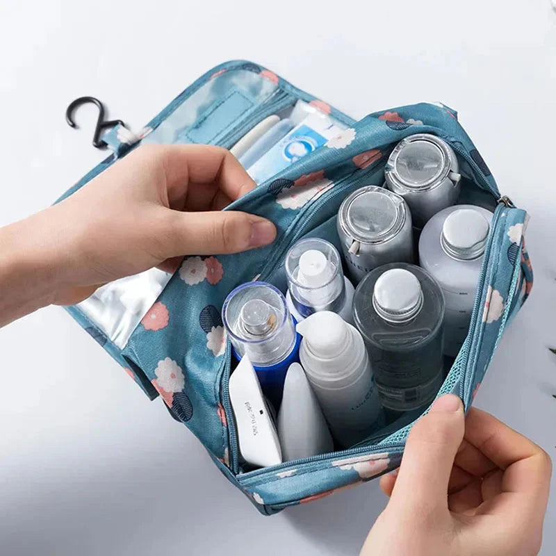 Vue intérieure de la trousse avec compartiments ouverts