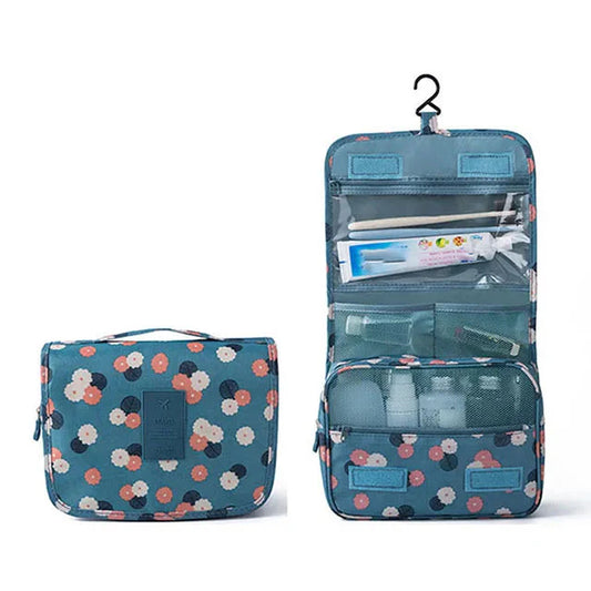 Trousse bordeaux pliée montrant sa fermeture éclair