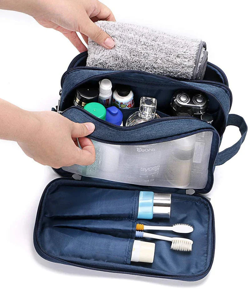 Trousse de toilette ouverte montrant plusieurs compartiments