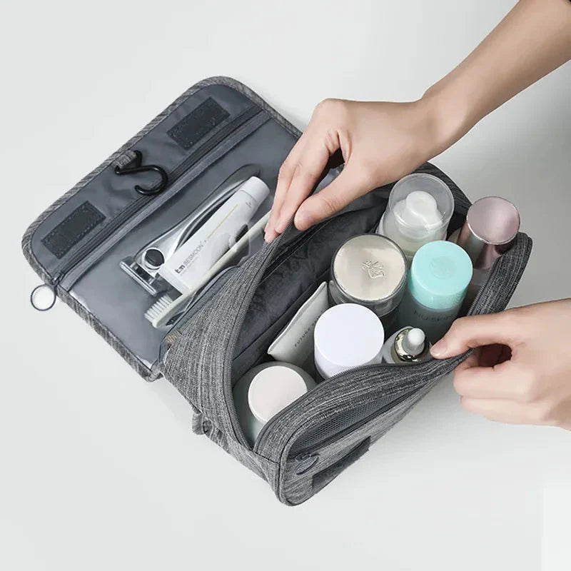 Vue intérieure de la trousse avec compartiments ouverts