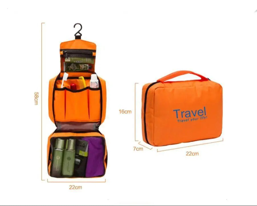 Intérieur compartimenté de la trousse de toilette pour voyage