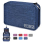 Trousse suspendue dans une salle de bain moderne