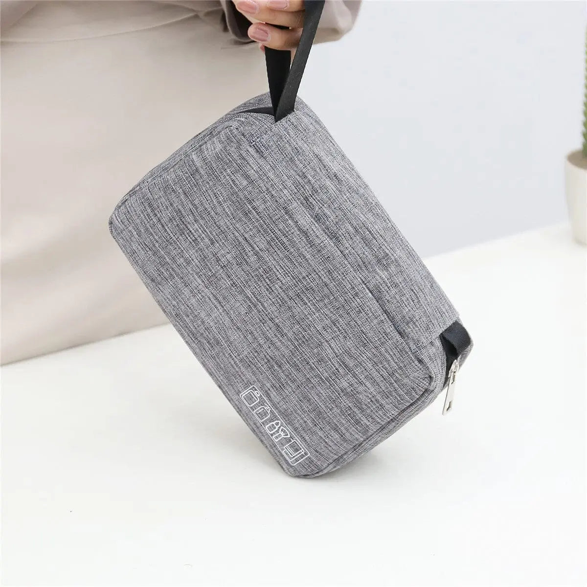 Vue intérieure de la trousse avec compartiments ouverts