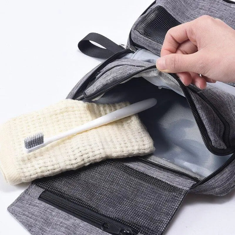 Gros plan sur la fermeture éclair robuste de la trousse