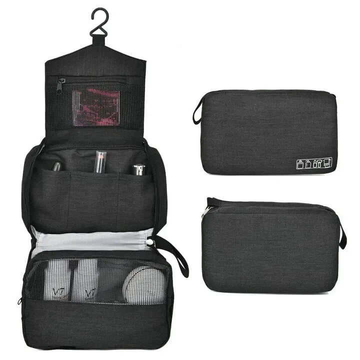 Trousse noire suspendue montrant son crochet pratique