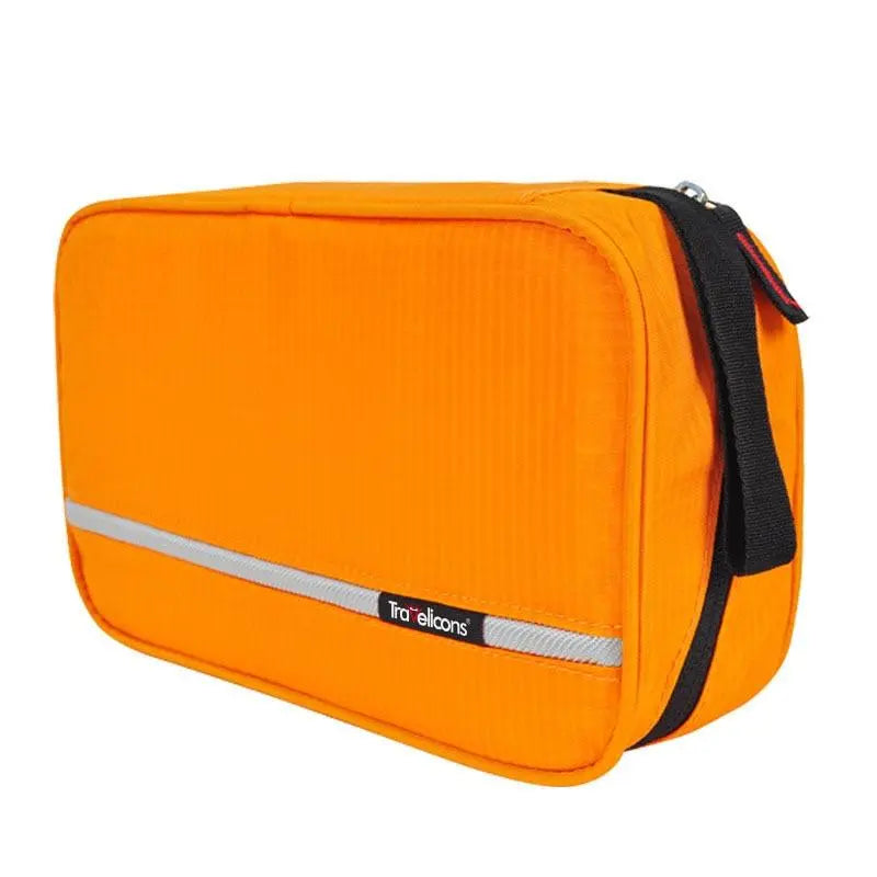 Trousse de toilette fermée montrant sa grande taille et sa poignée