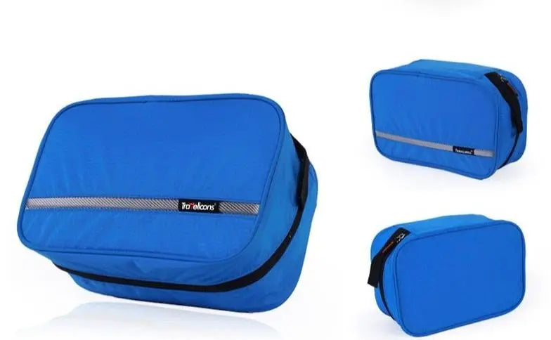 Vue intérieure de la trousse de toilette avec compartiments visibles