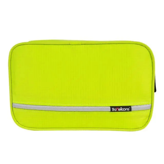 Trousse de toilette jaune, mise en situation sur une étagère