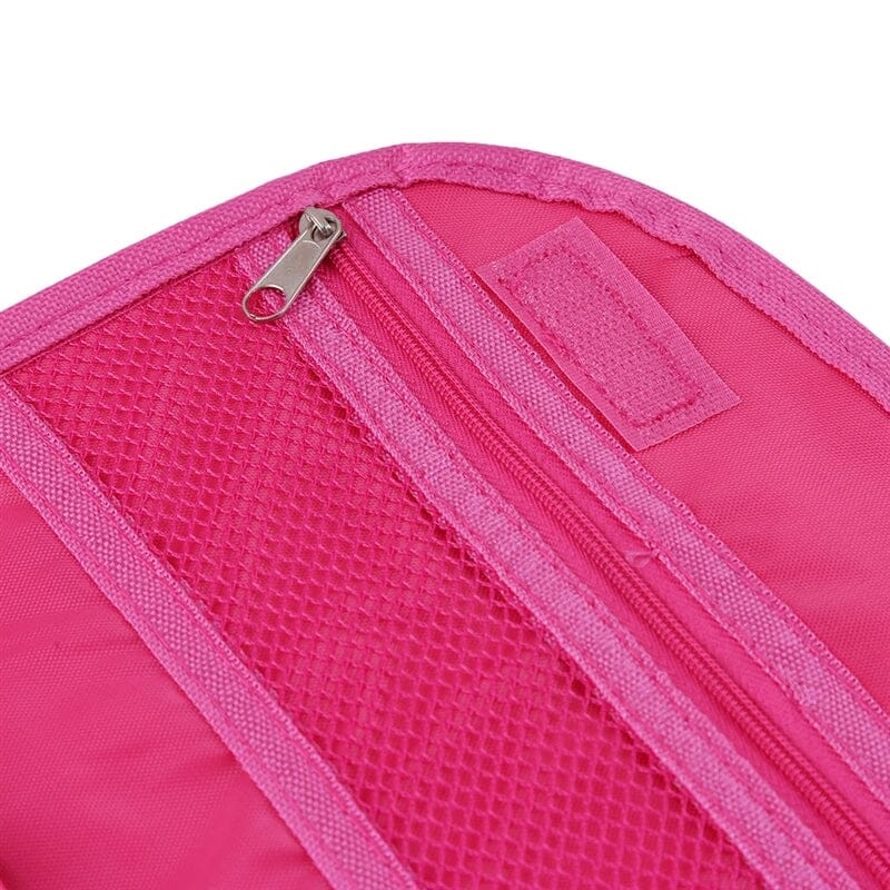 Trousse de toilette pliée, prête à être rangée