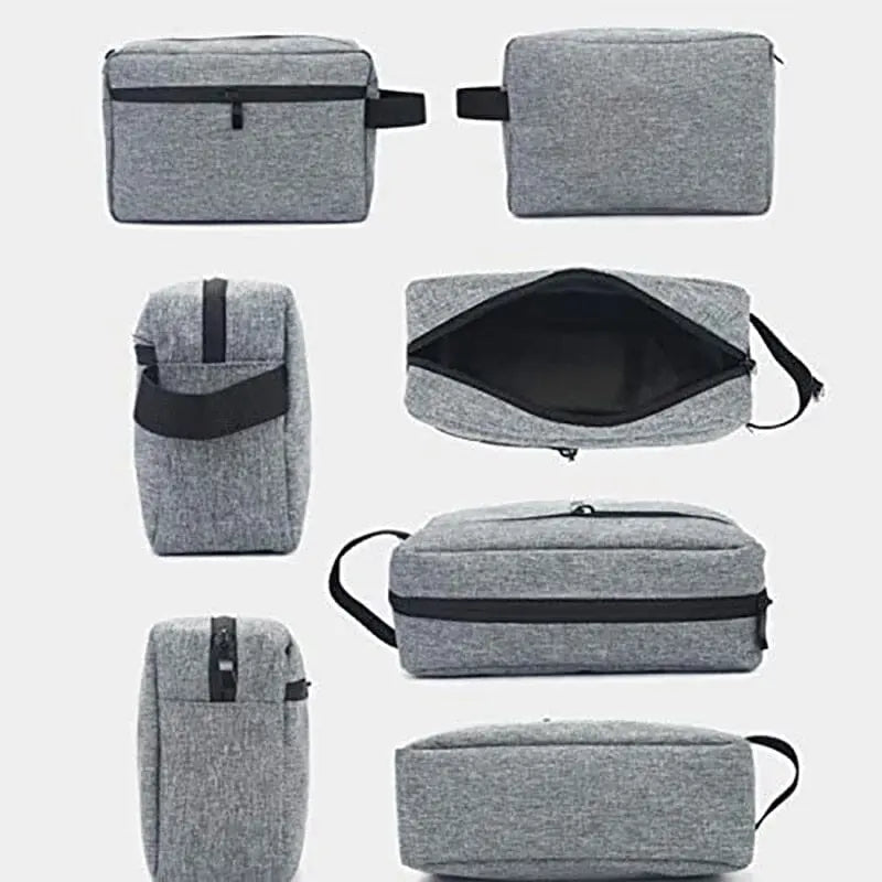 Vue de côté d'une trousse de toilette en tissu résistant