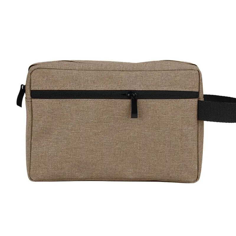 Intérieur spacieux d'une trousse de toilette ouverte