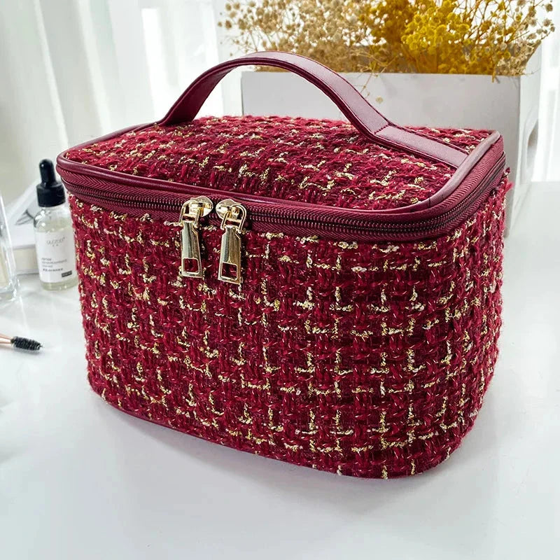 Trousse de toilette bordeaux avec texture en nylon résistant