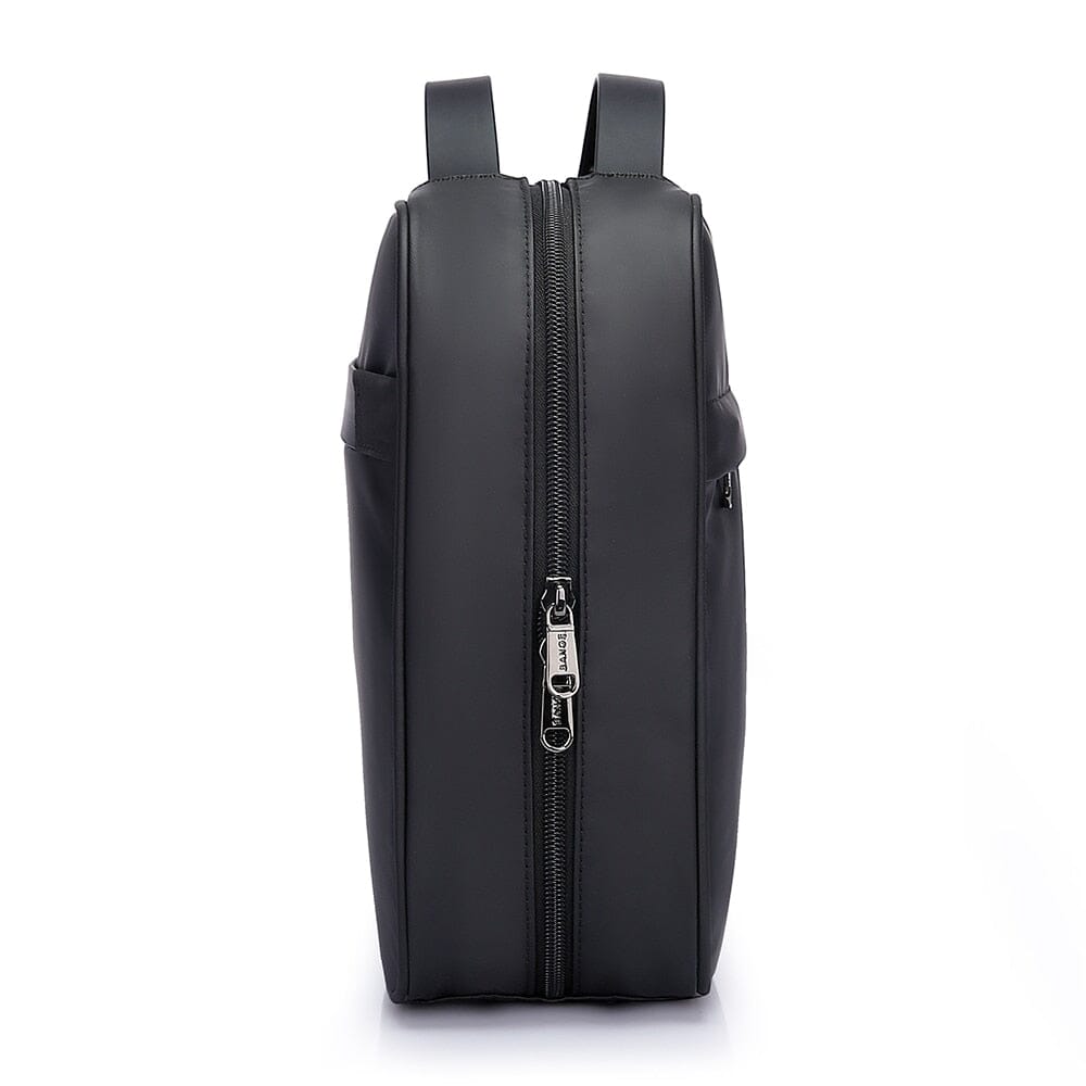 Vue intérieure de la trousse montrant les poches zippées