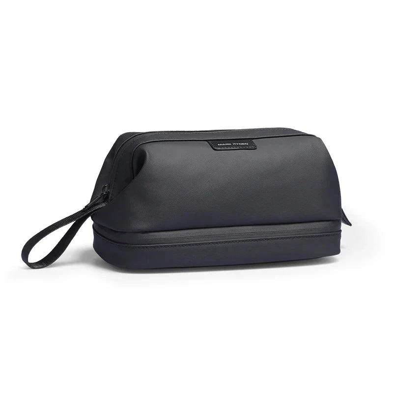 Trousse de toilette noire, élégante et imperméable, vue de face