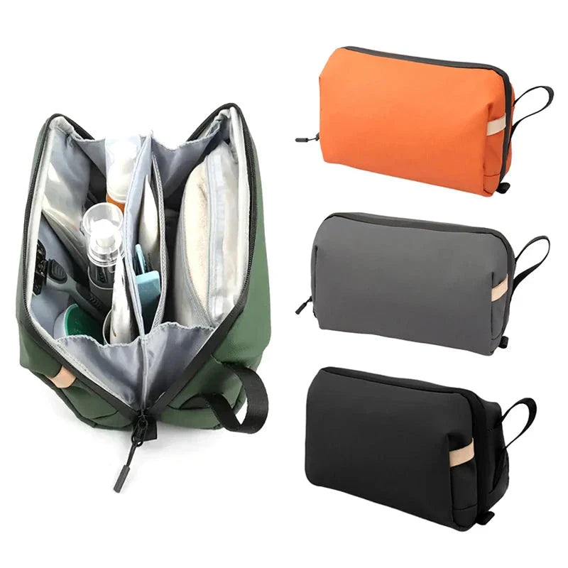 Trousse de toilette ouverte avec accessoires de voyage