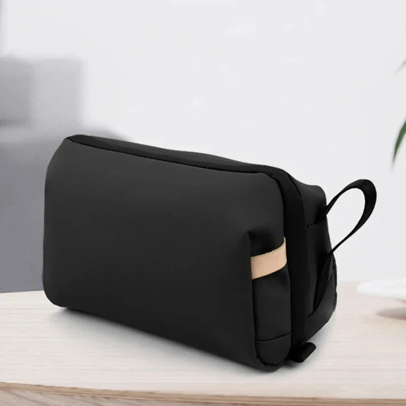 Vue latérale de la trousse montrant sa profondeur